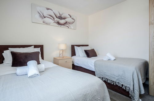 Photo 6 - Captivating 3-bed Apartment in Grays