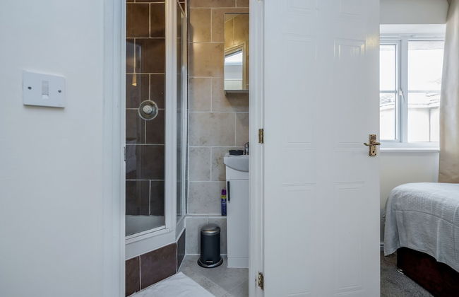 Captivating 3-bed Apartment in Grays - Foto 10
