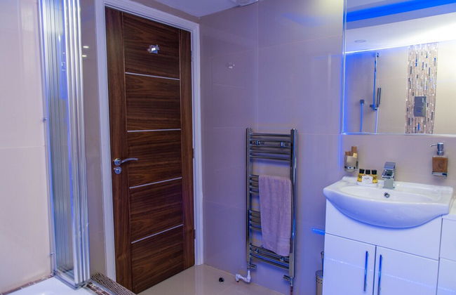 Aphrodite Suites Huddersfield - Foto 59