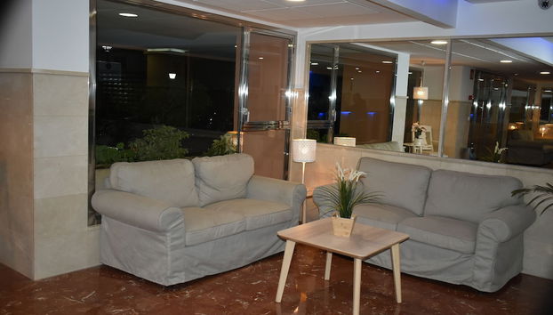 Lobby lounge