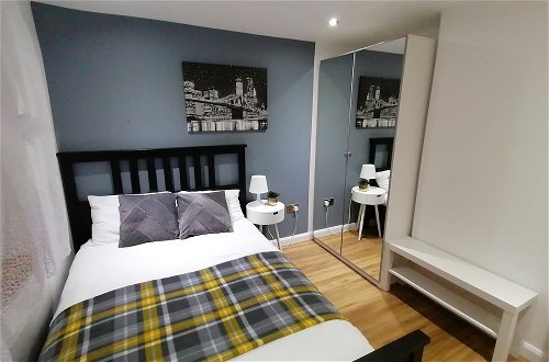 Photo 5 - Lovely 2-bed Apartment in Coventry