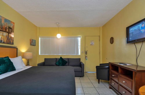 Foto 13 - Cozy Studio Hallandale Beach, Near the Ocean :)