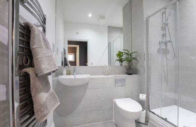Elliot Oliver - Loft Style 2 Bedroom Apartment With Parking In The Docks - Foto 17