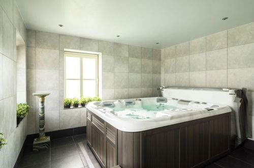 Foto 20 - Luxury Home in Gedinne With Bubble Bath and Sauna