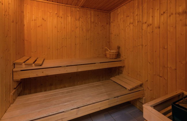 Rustic Holiday Home with Sauna & Hot Tub in Wooded Area - Foto 27