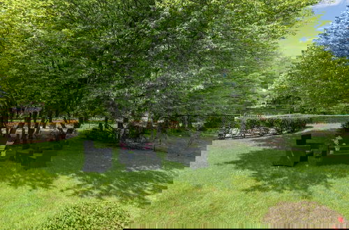 Photo 9 - Rustic Holiday Home with Sauna & Hot Tub in Wooded Area