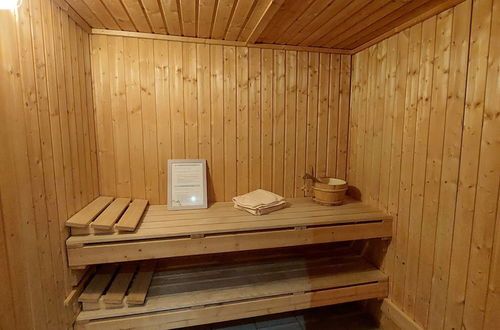 Photo 26 - Rustic Holiday Home with Sauna & Hot Tub in Wooded Area