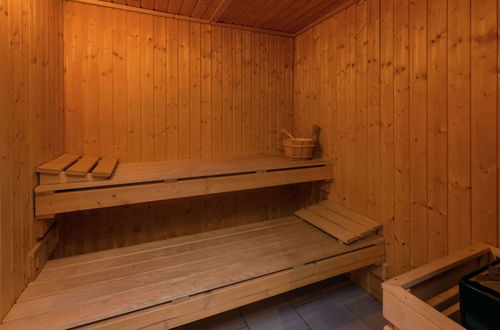 Photo 27 - Rustic Holiday Home with Sauna & Hot Tub in Wooded Area