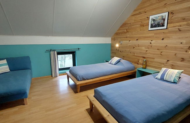 Rustic Holiday Home with Sauna & Hot Tub in Wooded Area - Foto 3