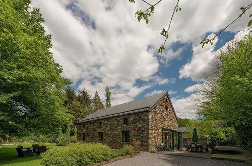 Photo 40 - Rustic Holiday Home with Sauna & Hot Tub in Wooded Area