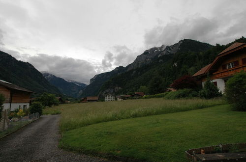 Foto 13 - Pristine Home in a Charming Village, Large Grassy Sunbathing Area, View of the Mönch and Jungfrau