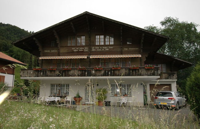 Pristine Home in a Charming Village, Large Grassy Sunbathing Area, View of the Mönch and Jungfrau - Foto 1
