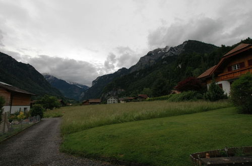 Foto 13 - Pristine Home in a Charming Village, Large Grassy Sunbathing Area, View of the Mönch and Jungfrau