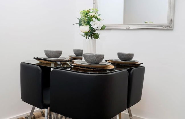 Immaculate 3-bed Apartment Homes in London - Foto 27