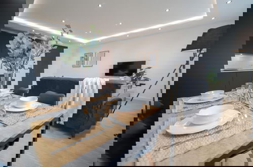 Foto 10 - Discover Camden Passage One Bedroom by Belvilla