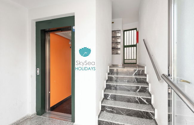 Skysea Malaga Centro frente al Rio - Foto 37