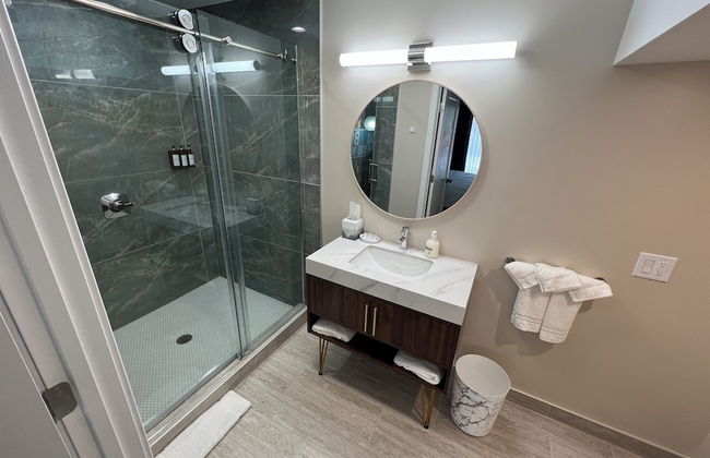 Lighthouse Inn & Suites - Foto 53