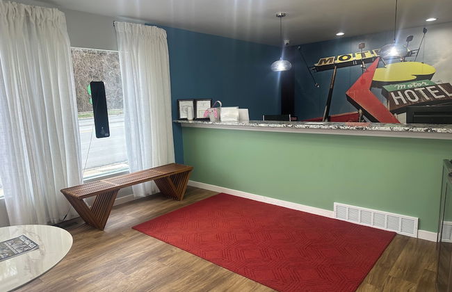 Lighthouse Inn & Suites - Foto 2