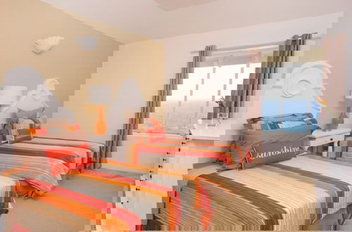 Foto 5 - Sprawling Villa With Uninterrupted Sea Views - Equinox 4 Bedroom Villa by RedAwning