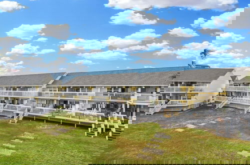 Foto 52 - 8226 is an upstairs pet friendly studio located in Sandpiper Cove by RedAwning