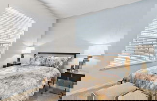 Foto 3 - 5 Bed 4 Bath Townhouse With Pool 5 Bedroom Townhouse by RedAwning