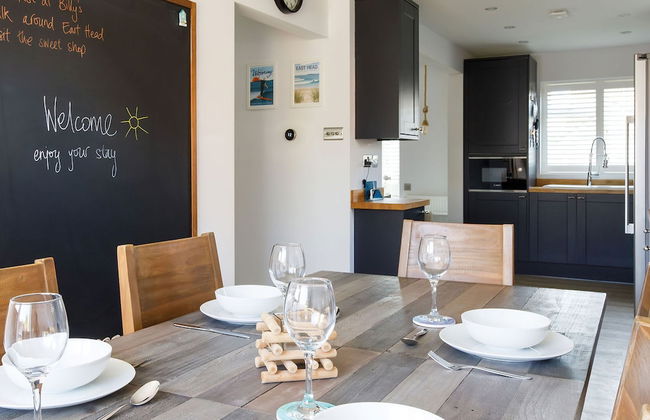 Coastal Retreat for 6 Close to Beaches - Foto 10