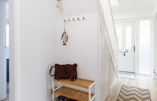 Coastal Retreat for 6 Close to Beaches - Foto 6