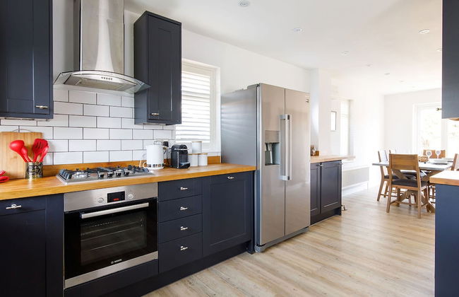 Coastal Retreat for 6 Close to Beaches - Foto 2