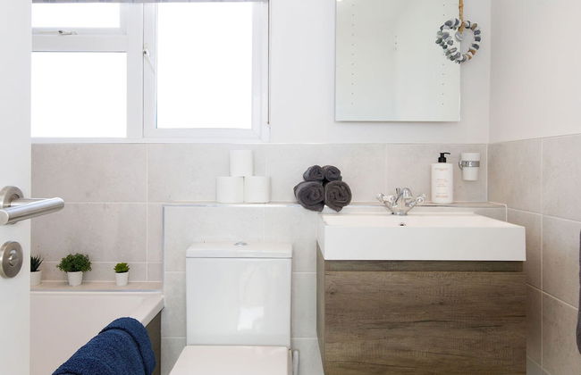 Coastal Retreat for 6 Close to Beaches - Foto 22