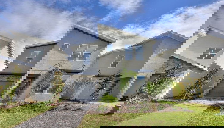 Foto 1 - Luxury 6 Bedroom Gated Resort Villa Clo Villa by RedAwning