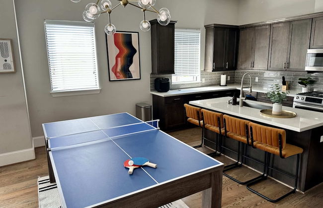 Luxury Downtown Home w Rooftop Deck in the Skyline - Foto 4
