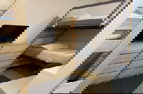 Photo 13 - 5 Beds Downtown Apt Very Quick Walk Everywhere