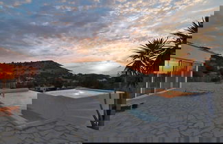Photo 2 - Villa Patelo With Private Pool and Jacuzzi