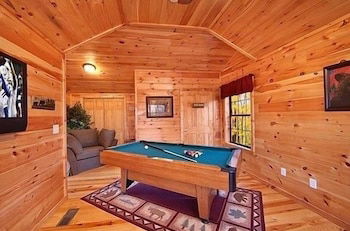 Photo 9 - Caught Ya Peek'n 1 Bedroom Cabin by RedAwning