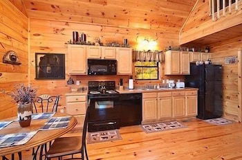 Photo 4 - Caught Ya Peek'n 1 Bedroom Cabin by RedAwning