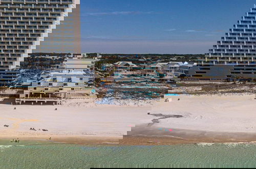 Foto 27 - Coral Cove Beachfront Condo for 3 w/ Onsite Pool