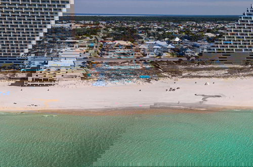Foto 29 - Coral Cove Beachfront Condo for 3 w/ Onsite Pool