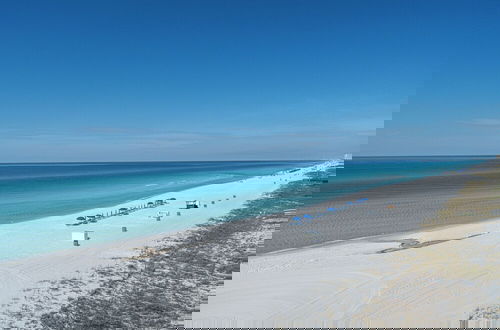 Foto 24 - Coral Cove Beachfront Condo for 3 w/ Onsite Pool