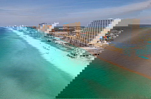 Foto 30 - Coral Cove Beachfront Condo for 3 w/ Onsite Pool
