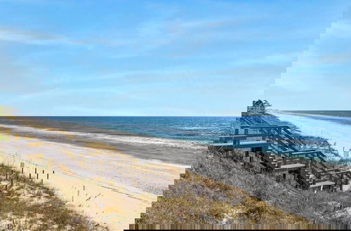 Foto 49 - Steps to the Beach + Private Pool & Free Beach Set Up