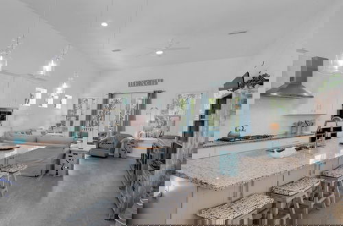 Foto 1 - Minutes to Beach & Largest Public Beach Access, Modern New Build in Inlet