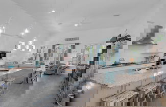 Foto 1 - Minutes to Beach & Largest Public Beach Access, Modern New Build in Inlet