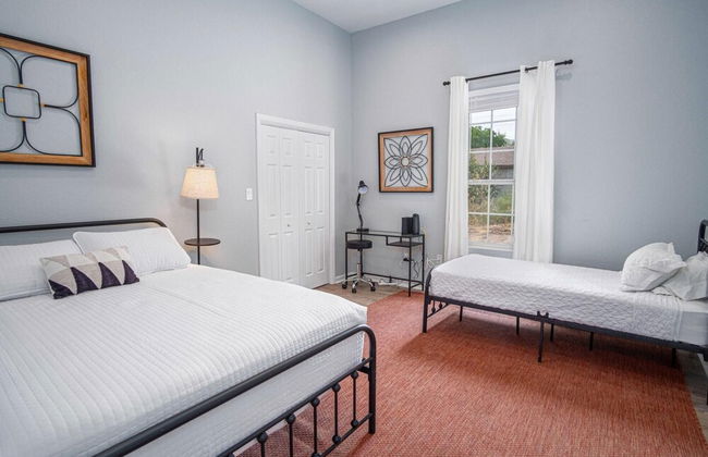 Charming 3BR 2BA Gem Close to Downtown Riverwalk - Foto 12