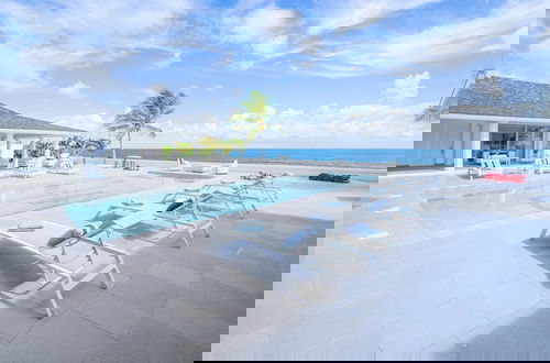 Foto 6 - La Perla Estate - 7 BR Luxury Beachfront Villa With Utmost Privacy