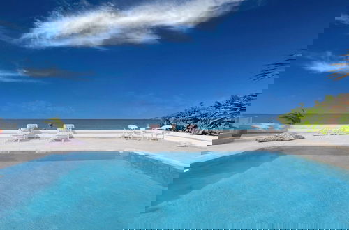 Foto 13 - La Perla Estate - 7 BR Luxury Beachfront Villa With Utmost Privacy