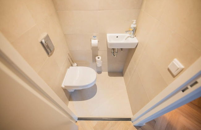 Alphabet Apartments 1BR Serviced Apartments - Photo 15