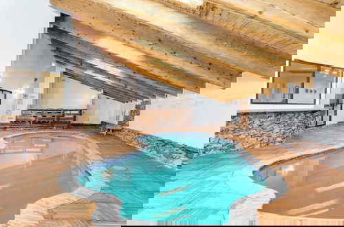 Foto 1 - Honeypot by Avantstay Indoor Pool & Hot Tub