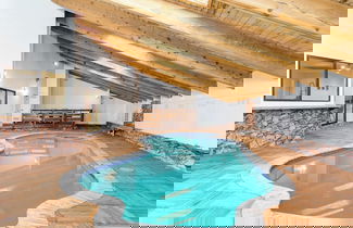 Foto 1 - Honeypot by Avantstay Indoor Pool & Hot Tub