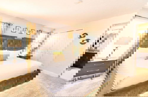 Foto 7 - Family Townhome Near Disney! Patio W/pvt Splash Pool, Modern Decor,free Wifi, Resort W/waterpark! 4 Bedroom Townhouse by RedAwning