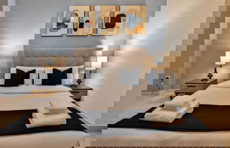 Foto 2 - One Bed With Balcony Views by Belvilla